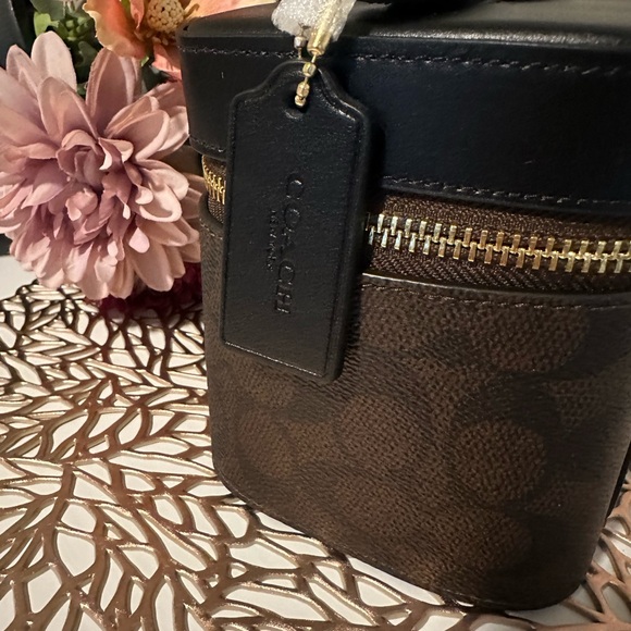 NWT Coach Signature Leather Cosmetic Case - Picture 8 of 16